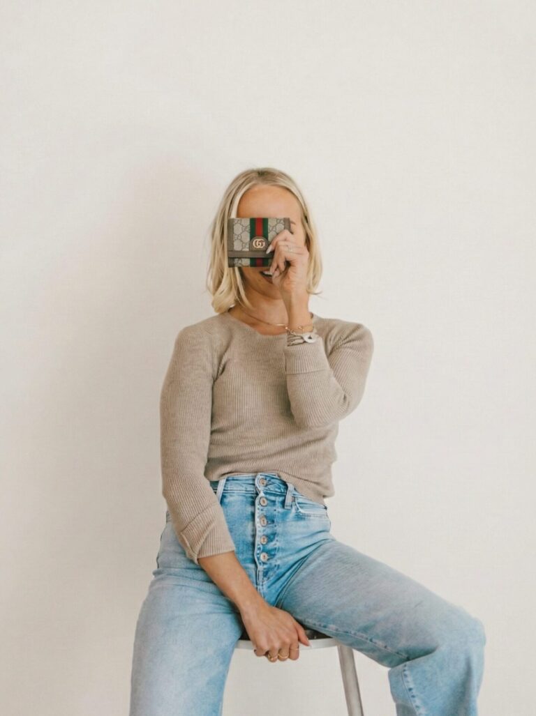 Kamree, family travel expert and coach, smiling representing professional consulting services.